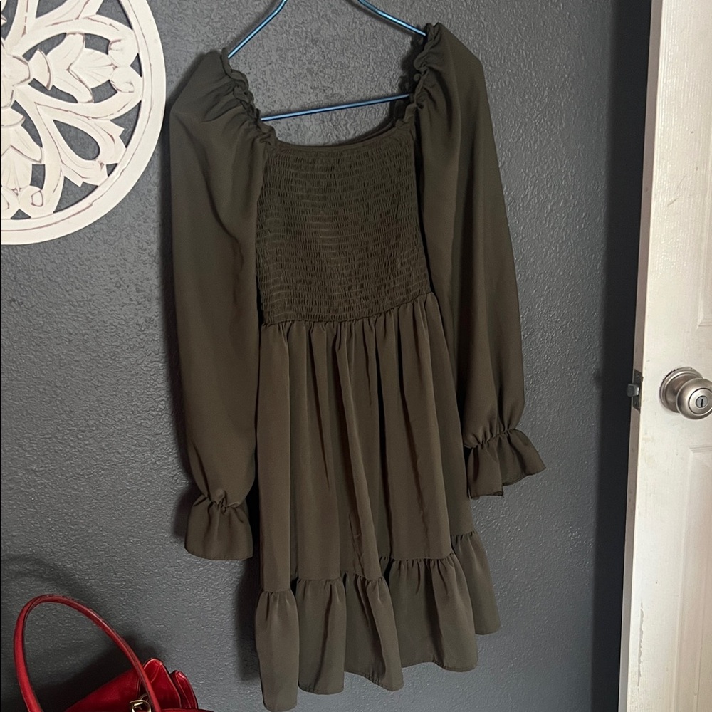 Elegant Olive Green Long Sleeve Dress medium